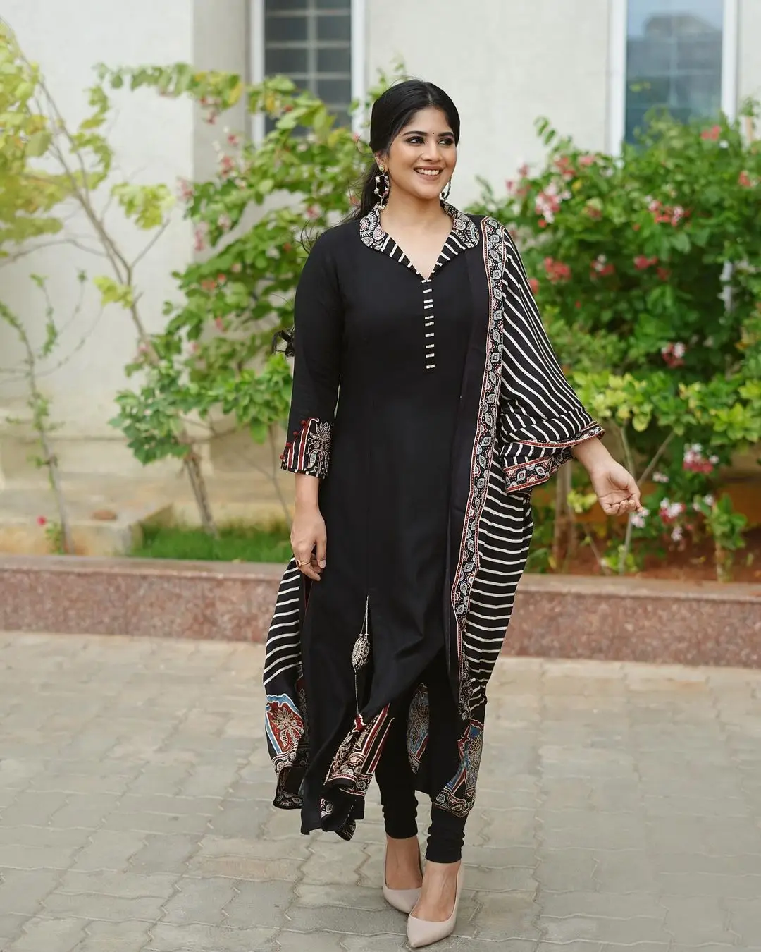 MALAYALAM ACTRESS MEGHA AKASH PICS IN BLACK DRESS 5